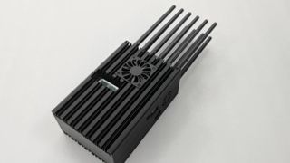 Handlicher, leistungsstarker 60-W-Signalstörsender mit 12 Antennen